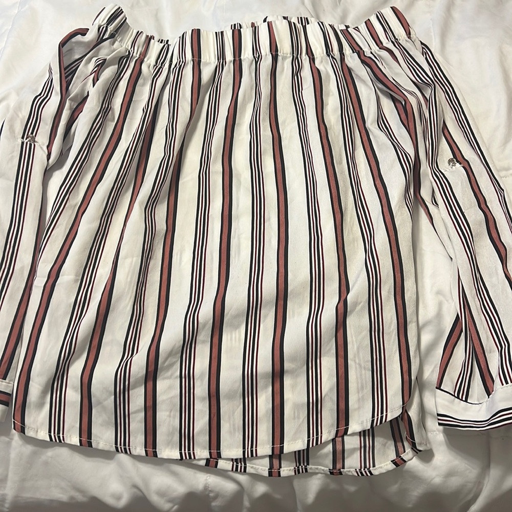 KAII Los Angeles off the shoulder too blouse. SIZE SMALL. Great condition.